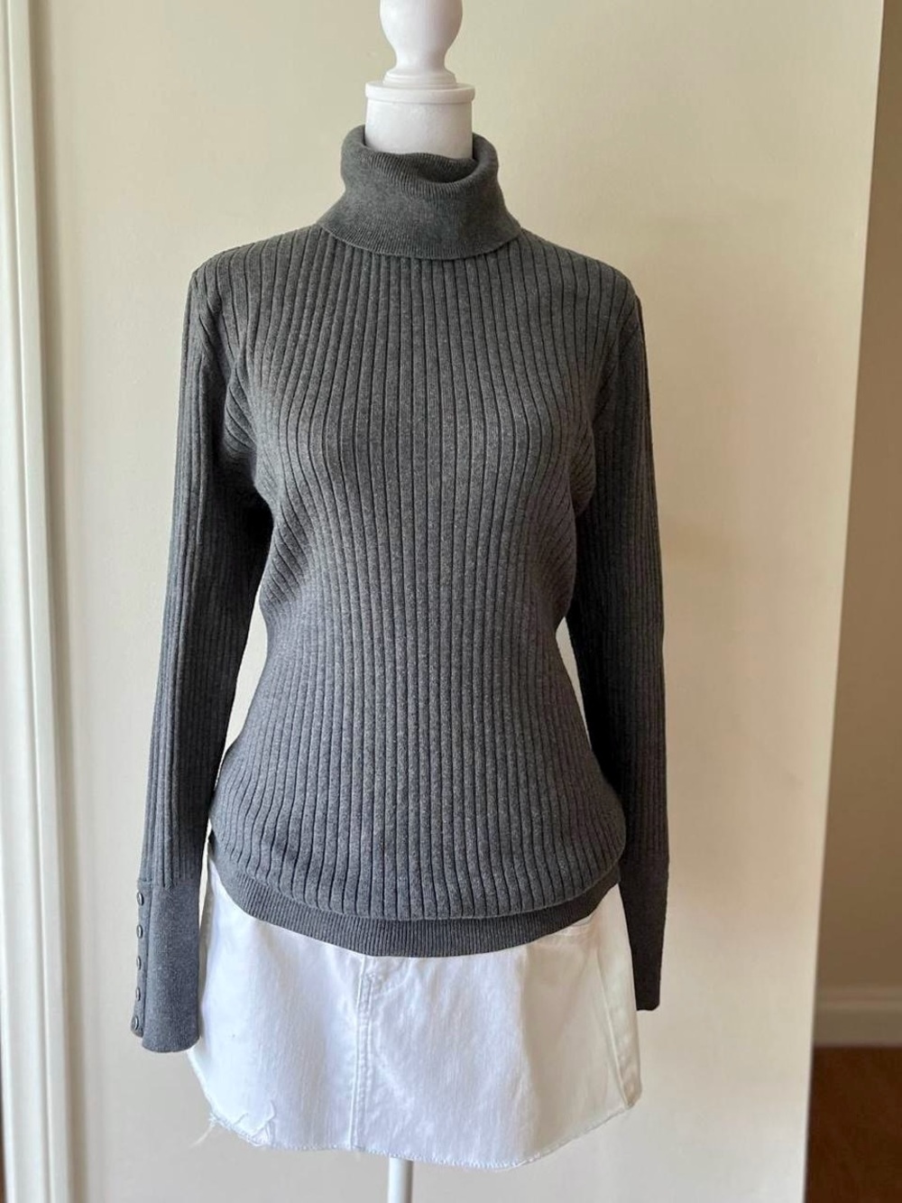Talbots elegant minimalist gray turtleneck ribbed knit sweater top long sleeve L